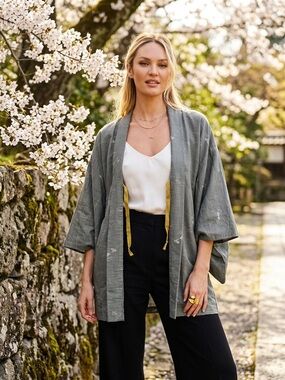Vintage Japanese Silk Haori Kimono Jacket Gray Floral Silk Robe Shacket One Size